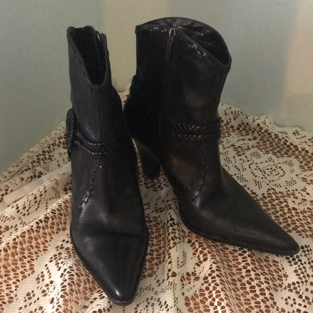 Gacel size 39 black leather boots w/ braided trim